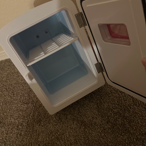 Cute mini red fridge! - Picture 4 of 4